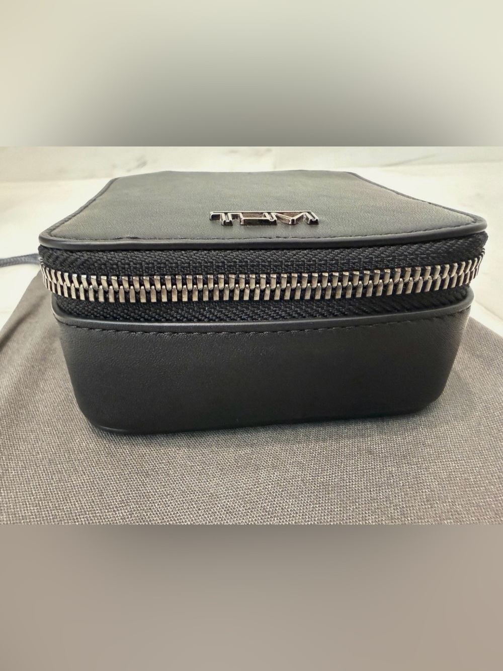 NEW Tumi Belden 4” Leather Zip Around Travel Jewelry Case Box -BLACK w/ GUNMETAL